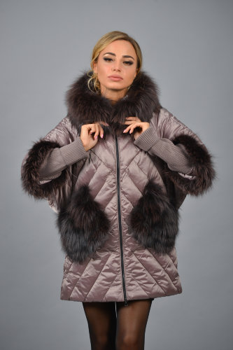 Куртка утепленная капюшон, манжеты и карманы отделка мех чернобурой лисы