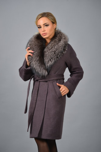 Пальто утепленное с воротом из чернобурой лисы 