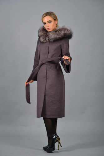 Пальто утепленное с капюшоном отделка мех чернобурой лисы